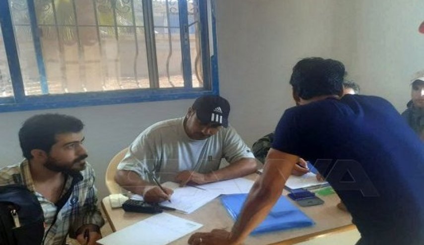 تحویل سلاح عناصر مسلح شهرک «مزیریب» درعا به ارتش سوریه
