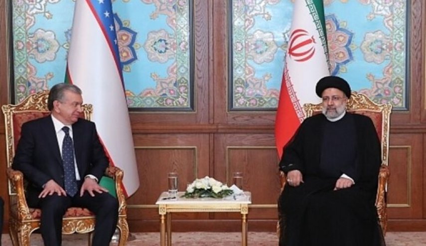 الرئيس الايراني يلتقي نظيره الاوزبكي في دوشنبة
