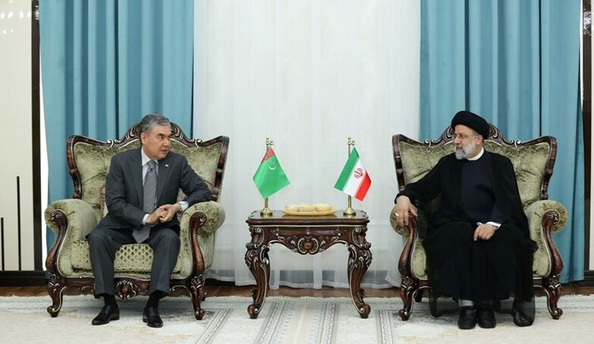رئیسی با رییس جمهوری ترکمنستان دیدار کرد/ روابط دوستانه ایران و ترکمنستان فراتر از روابط دو همسایه 