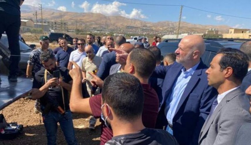 بازدید وزیر کشور لبنان از محموله ۲۰ تنی ماده توقیف شده نیترات آمونیوم
