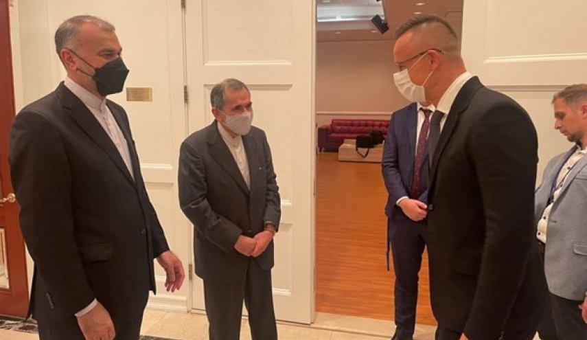 وزيرا خارجية إيران والمجر يؤكدان على تطوير العلاقات الاقتصادية بين البلدين