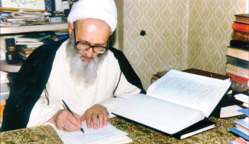 العلامة والفيلسوف حسن زادة آملي يلبي نداء ربه، فمن هو؟