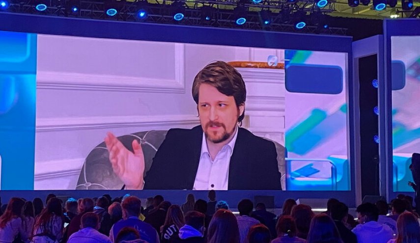 سنودن يعلق على عطل منصات التواصل الاجتماعي ويقترح بديلا