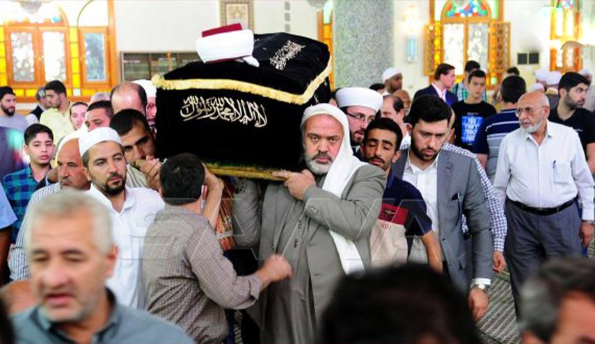 جثمان مفتي دمشق يُشَيَّع إلى مثواه الأخير بمقبرة 'الدحداح'