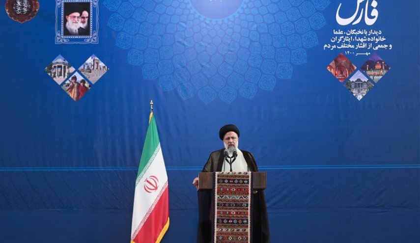 رئیس‌ جمهور: مصمم به حضور میان مردم هستم‌/ دانشگاه‌ها و مدارس بازگشایی کامل می‌شوند/ مدیر در میدان می‌تواند کار کند نه در اتاق