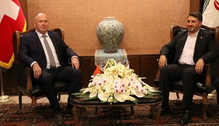رئيس مجلس النواب السويسري یعبر عن انبهاره بالاسواق الایرانیة