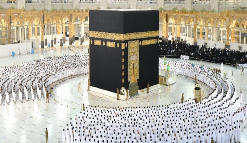 الحرم المكي يشهد أول صلاة جماعة بعد رفع الإجراءات الاحترازية
