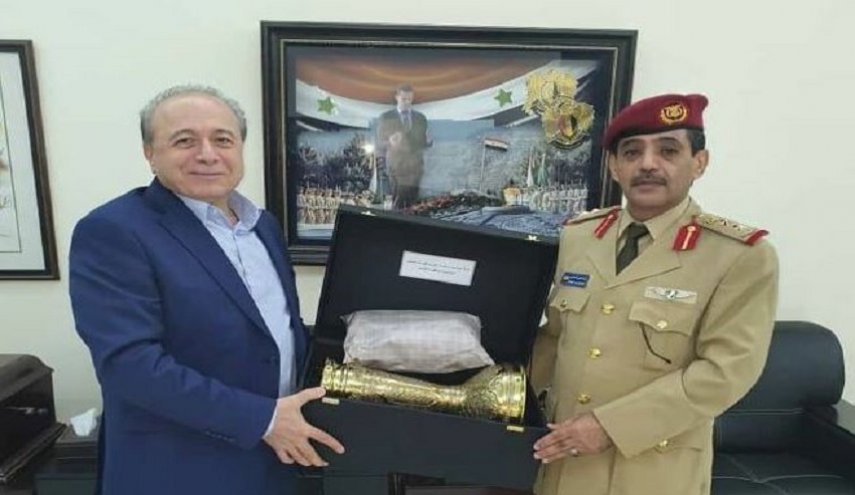 الملحق العسكري اليمني في دمشق يلتقي رئيس الاستخبارات في الجيش السوري