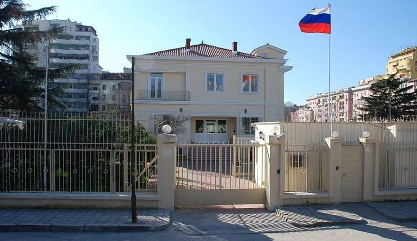 السفارة الروسية في ألبانيا تشكك في صحة تقارير بشأن وفاة السياح