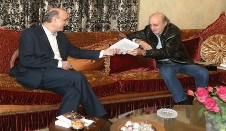 جنبلاط تشکیل جبهه اسلامی-مسیحی علیه حزب‌الله را رد کرد
