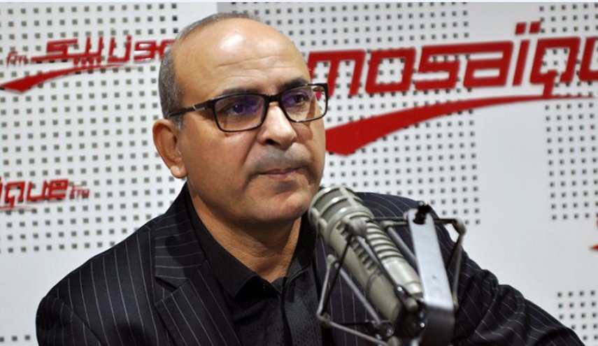 نائب تونسي يبيع كتبه ونائبة بلا علاج بسبب تجميد البرلمان