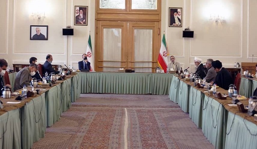 أميرعبداللهيان يستقبل جمعا من النشطاء الداعمين لفلسطين