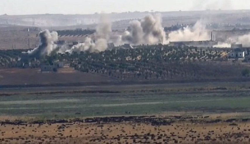 إصابة طفلين وامرأة بقصف تركي على قرية بريف حلب
