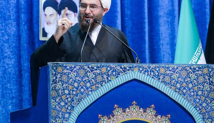 خطيب صلاة الجمعة في طهران: لا مناص لأميركا سوى الإنسحاب من غرب آسيا
