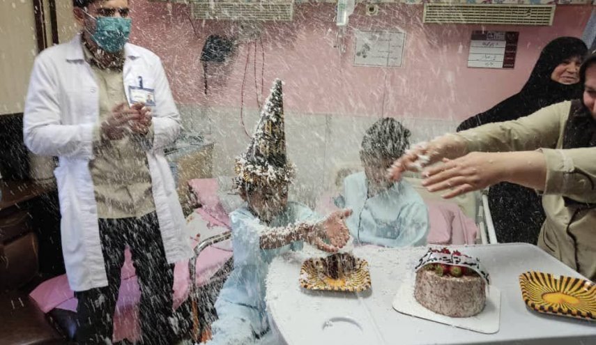 جشن تولد پرستاران بیمارستان بقیه الله برای کودک افغان + تصاویر