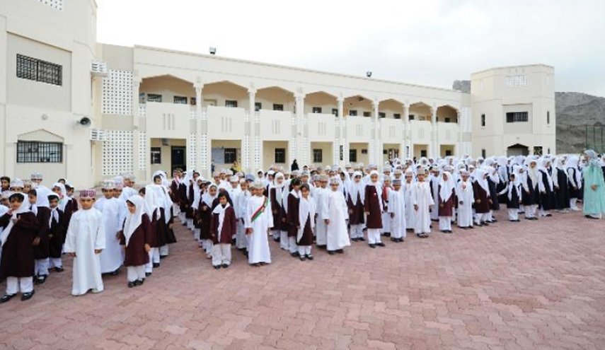 عُمان... عودة طلبة المدارس وإعادة مزاولة البيع في الأسواق