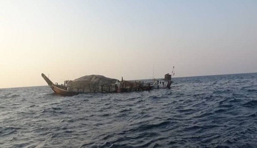 التعبئة البحرية الايرانية تنقذ لنشا تجاريا تعرض للغرق في مياه الخليج الفارسي
