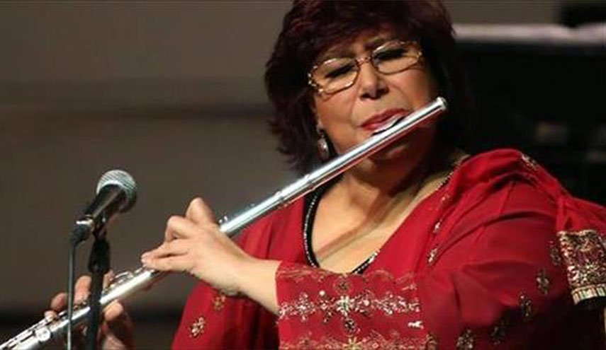وزيرة مصرية تعزف على آلة الفلوت بافتتاح مهرجان موسيقي