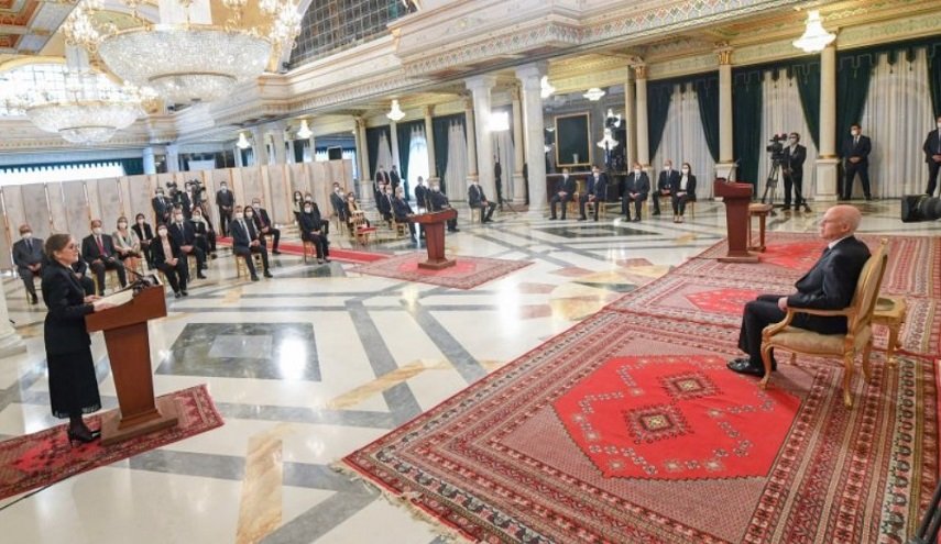 الرئيس التونسي يدعو الحكومة إلى التقشف