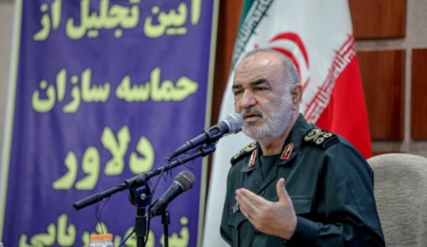  تجلیل و قدردانی سرلشکر سلامی از حماسه‌سازان نیروی دریایی سپاه در تقابل با ناوگان جنگی ارتش امریکا در دریای عمان/ این تقابل نشان داد ابهت دشمن پوشالی است
