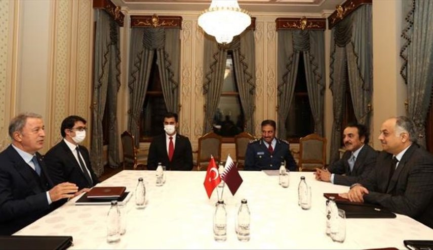 وزير دفاع قطر يبحث مع نظيره التركي باسطنبول التعاون الدفاعي