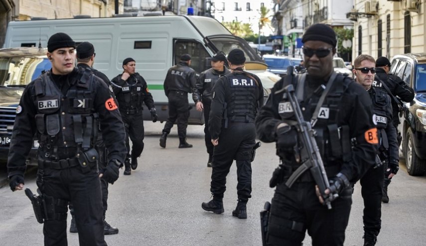 الجزائر تعتقل 21 شخصا بتهمة الانتماء لتنظيم 'رشاد' المصنف 'إرهابيا'

