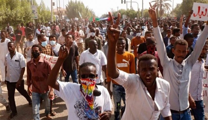 گزارش العالم از تظاهرات گسترده مردم سودان علیه کودتاگران/ شمار شهدای تظاهرات سودان به 5 نفر افزایش یافت+ ویدیو