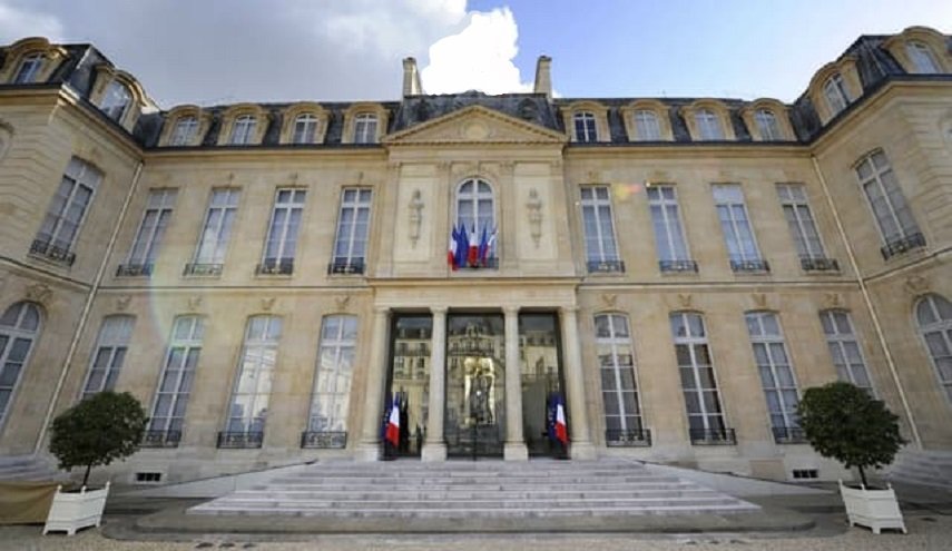 دولة تغير لون علمها تدريجيا دون شعور مواطنيها!
