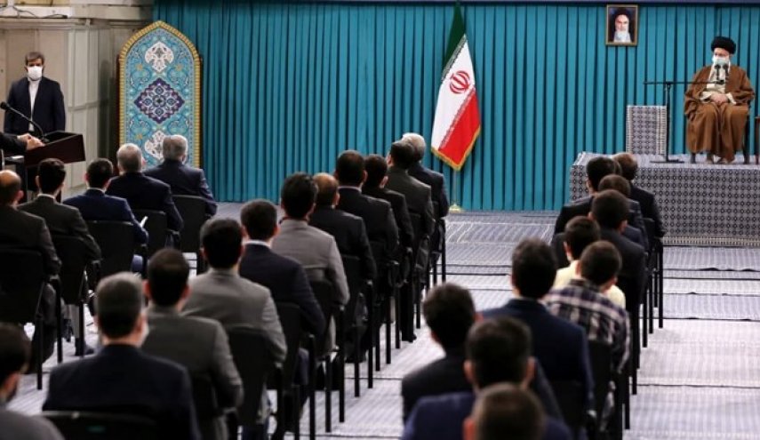 می‌توان برای همه مشکلات کشور راه‌حل علمی پیدا کرد/ مهاجرفرستی یعنی مأیوس کردن جوانان از آینده و تشویق آنها به ترک کشور خیانت است