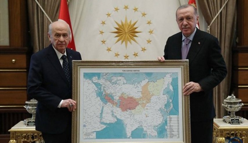 هدیه جنجالی «باغچه‌لی» به اردوغان درباره نقشه «جهان ترک»

