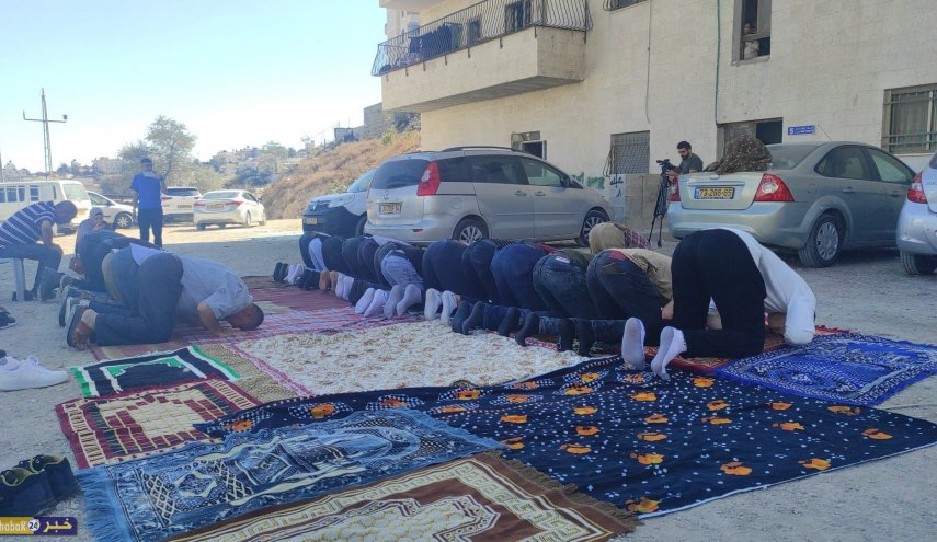 مقدسيون يصلون الجمعة امام البناية المهددة بالهدم ببلدة الطور