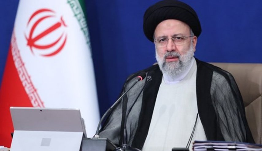 الرئيس الايراني يؤكد على تطوير المناطق التجارية الحرة
