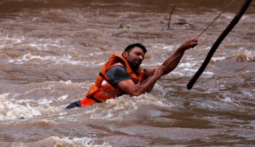 مصرع 41 شخصا بسبب الفيضانات في الهند