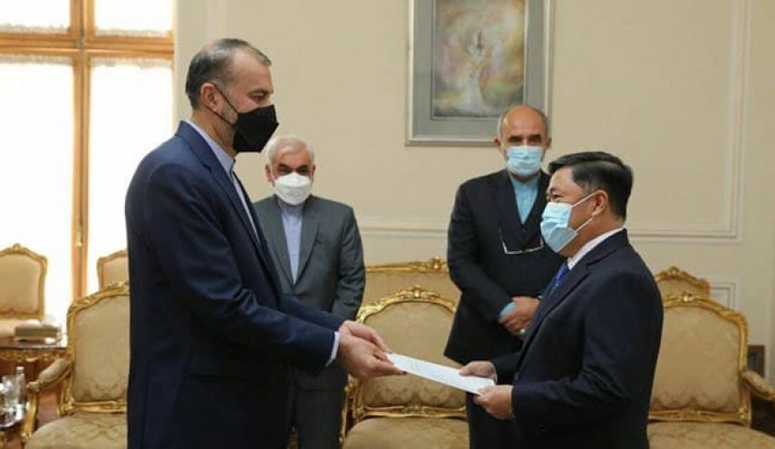 تسلیم رونوشت استوارنامه‌های سفرای جدید برونئی و ارمنستان به امیرعبداللهیان