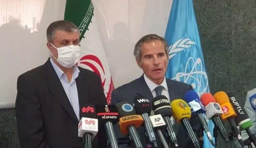 اسلامی: ایران در برنامه هسته ای خود مصمم است
