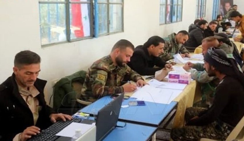 دير الزور.. توافد العشرات لتسوية أوضاعهم بمدينة الميادين