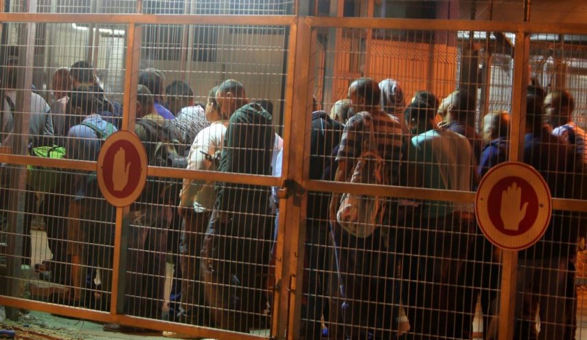 الاحتلال يضع شروطا إضافية أمام دخول العمال الفلسطينيين 