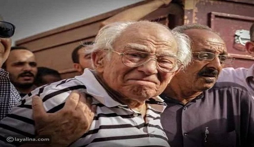 ابنة فنان مصري 'شهير' ترفع دعوى قضائية ضد والدها.. والسبب صادم!
