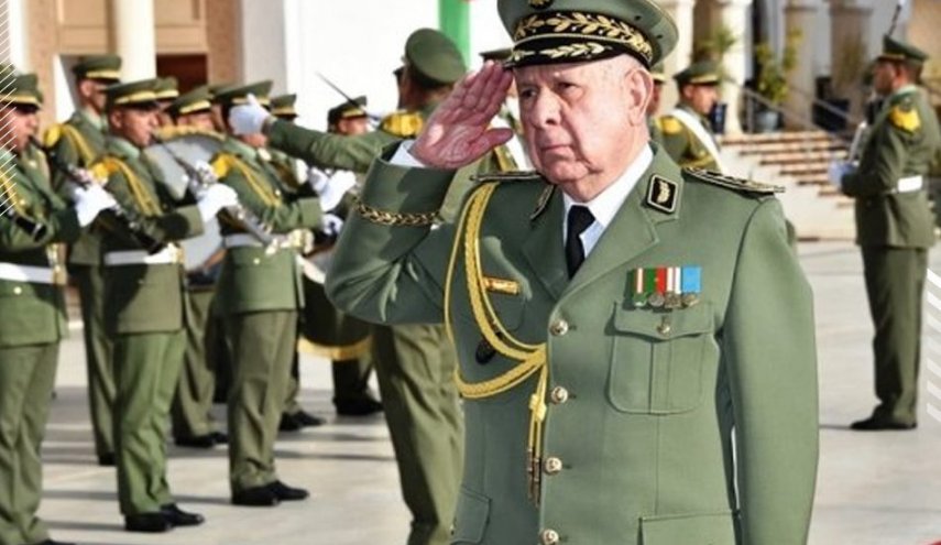 بالصور.. رئيس أركان الجيش الجزائري يزور مصر
