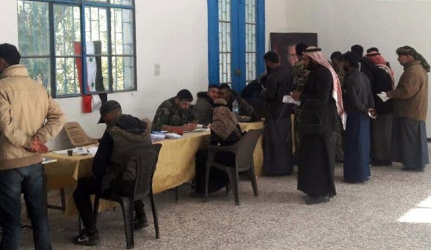 دير الزور.. تواصل الاقبال الكثيف على مركز التسوية في الميادين