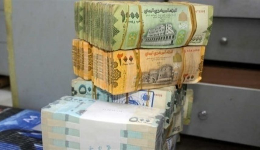 عدن: صرافون يعلّقون أعمالهم وسط استمرار تدهور الريال اليمني