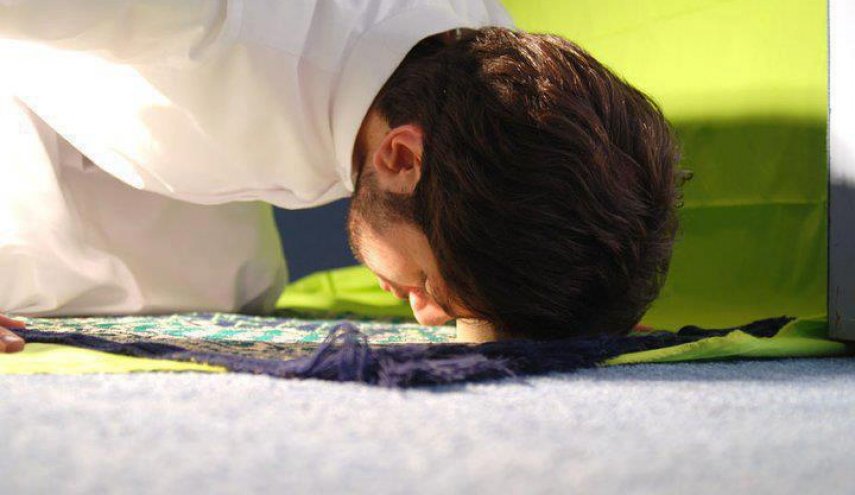 چرا رکوع و سجده (خضوع و خشوع) انسان در برابر غیر خدا جایز نیست؟ 