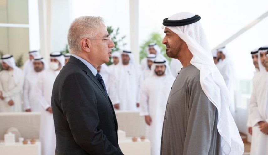 بن زايد يلتقي سفير الاحتلال الاسرائيلي
