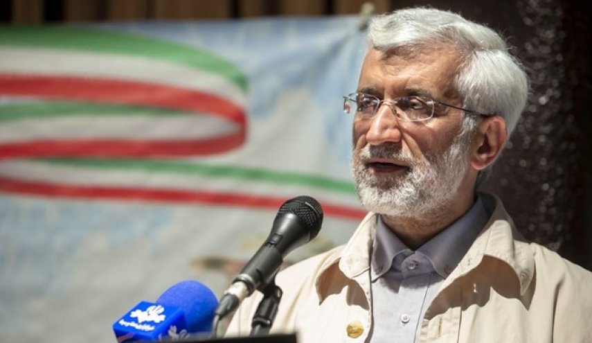 جلیلی: آمریکا را از تحریم‌کردن پشیمان کنیم/ دانشجویان می‌توانند حصار تحریم را بشکنند