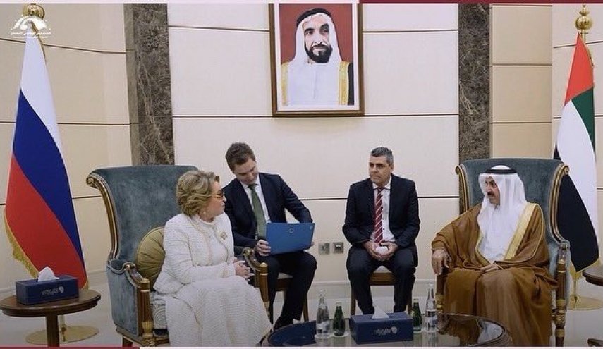 روسيا والإمارات تناقشان موضوع الاعتراف بشهادات التطعيم ضد كوفيد-19