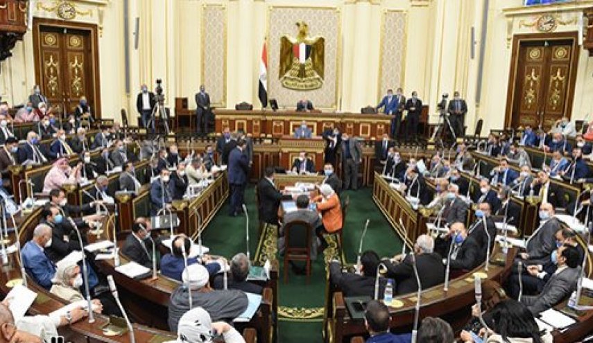 موافقة برلمانية مصرية على فرض رسوم 10% على 35 سلعة 