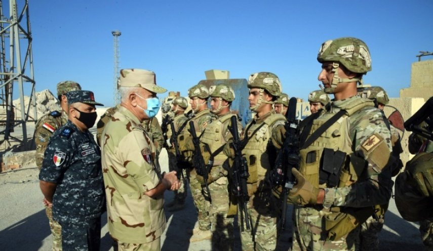 وزير الدفاع المصري يشهد عرضا لمشروع عسكري ضد المفاجآت الأمنية
