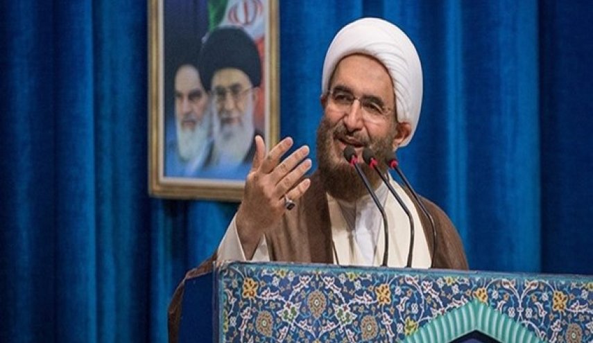 خطيب جمعة طهران: إبطال مفعول الحظر قضية رئيسة