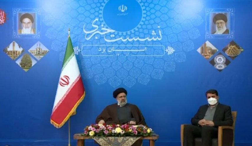 الرئيس الايراني يؤكد على الاهتمام بقضايا البيئة في التنمية الصناعية والاقتصادية