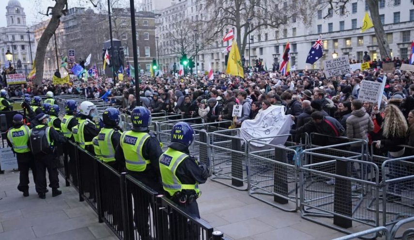 درگیری پلیس لندن با معترضان به محدودیت‌های کرونایی
